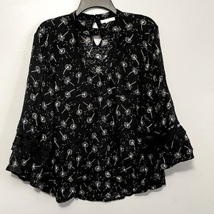 Maurice’s 3/4 sleeve dandelion cut-out choker blouse XL